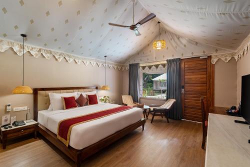 Letto o letti in una camera di Aranya Vilas - A Nature Resort