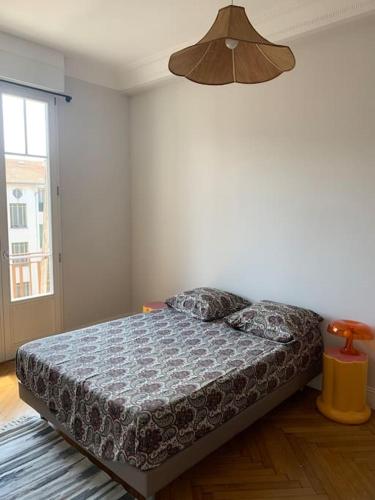 Spacieux logement bourgeois, lumineux et central