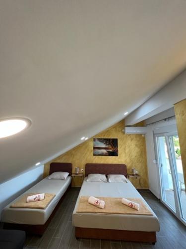 Postel nebo postele na pokoji v ubytování Apartment ĆIRO