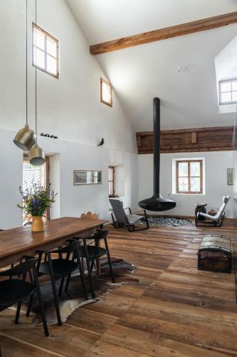 a living room with a wooden table and a fireplace at Ein Kraftort und architektonisches Juwel in Ardez
