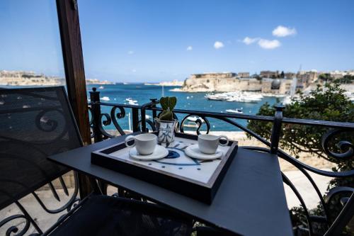 Gallery image of BLUE EYE - Waterfront home in a scenic location in Birgu