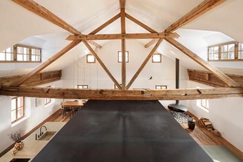 a large room with a ceiling with wooden beams at Ein Kraftort und architektonisches Juwel in Ardez