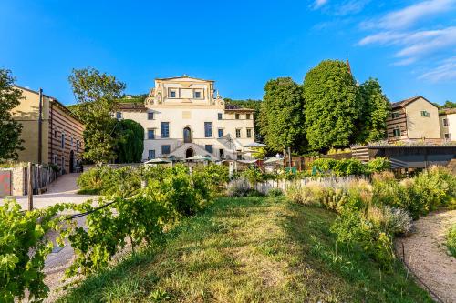 a view of the house from the garden at Villa Balis Crema Verona Hills in Grezzana