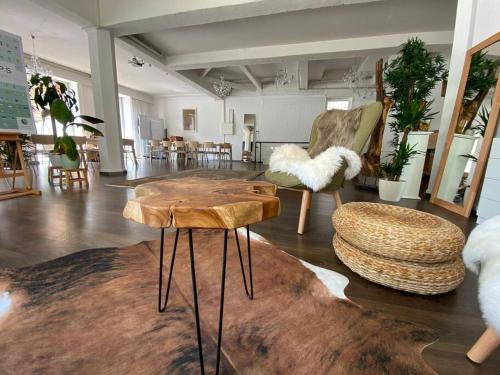a room with a table and chairs in a room at Superschönes Studio LUNCA 220qm in Stuttgart West in Stuttgart