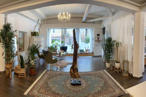 a living room filled with lots of potted plants at Superschönes Studio LUNCA 220qm in Stuttgart West in Stuttgart