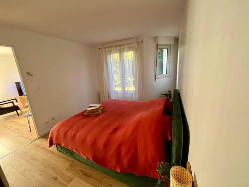 Ένα ή περισσότερα κρεβάτια σε δωμάτιο στο Hana Home 2 personnes jardin privatif business&family