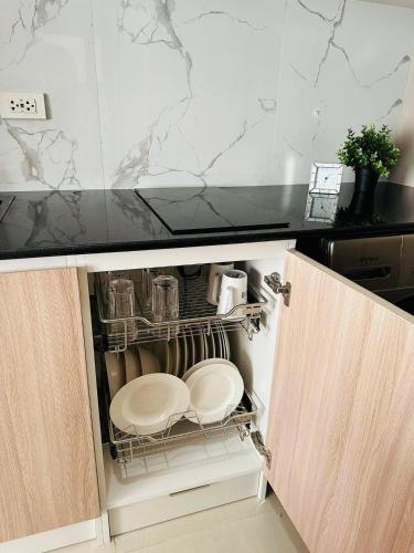 Η κουζίνα ή μικρή κουζίνα στο Inspiria Abreeza Davao
