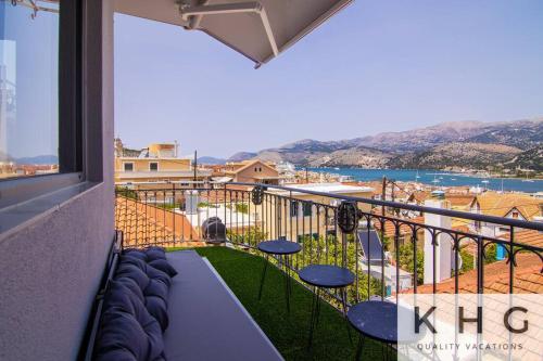 Designer's Penthouse, Top View! + car offer