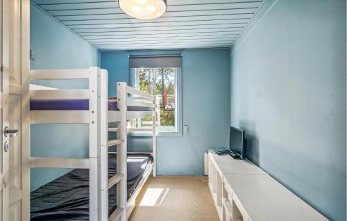 a room with two bunk beds and a television at Nice Home In Sjllands Odde With House Sea View in Tjørneholm
