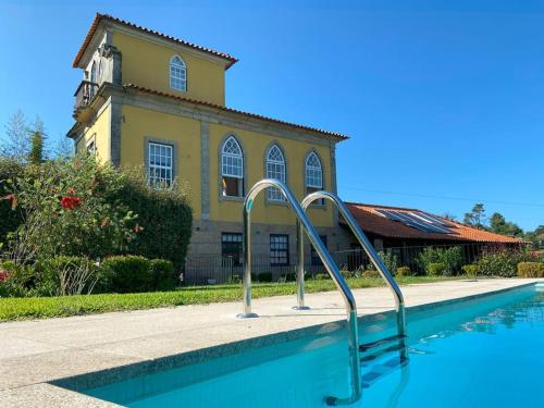 a swimming pool with a slide in front of a building at Casa do Mirante in Croca