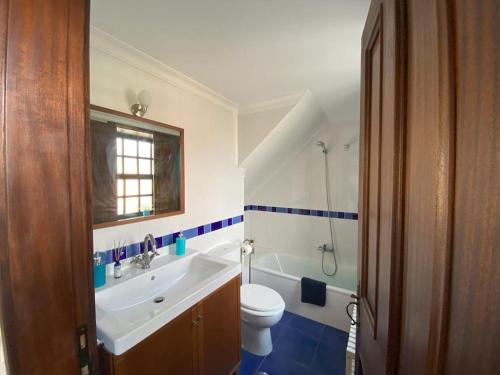 a bathroom with a sink and a toilet and a shower at Casa do Mirante in Croca