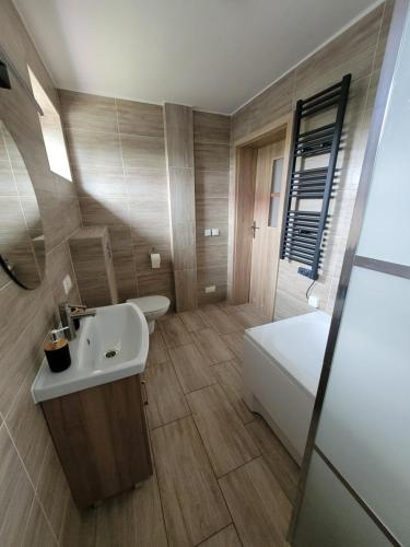 Ένα μπάνιο στο BŁĘKITNA 37 apartamenty