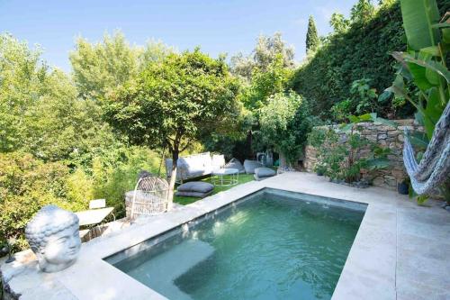 Golfe de St Tropez 3 pièces jardin piscine privée