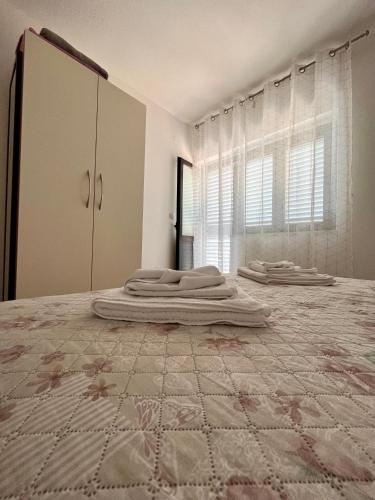 Postel nebo postele na pokoji v ubytování Apartments Aniko Šarić