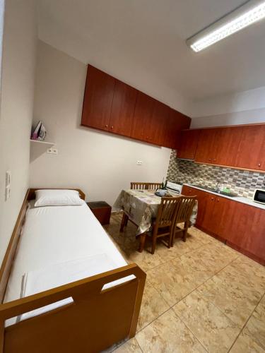 A kitchen or kitchenette at Teen Hub