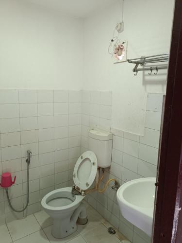 Ein Badezimmer in der Unterkunft Kusum Hotel
