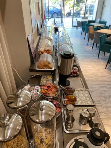 Makanan di atau berdekatan hotel