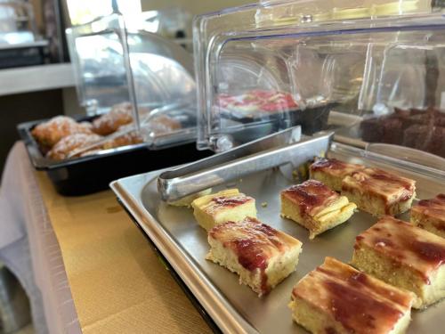 Makanan di atau berdekatan hotel