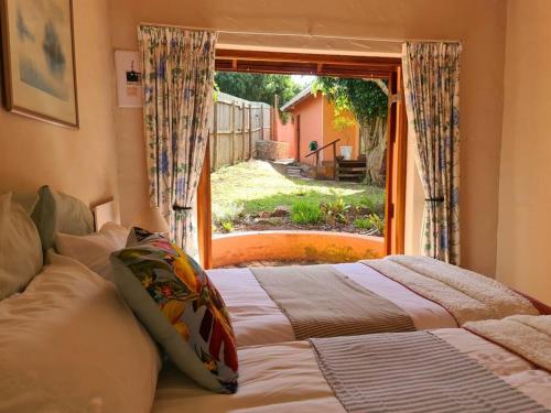 Cama o camas de una habitación en Milky Way: Home with large garden, firepit & stars