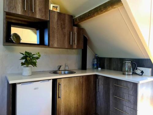 Una cocina o zona de cocina en Milky Way: Home with large garden, firepit & stars
