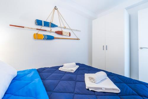 En eller flere senge i et værelse på Eurotennis Paradise Beach Apartments