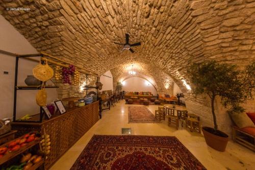 een grote kamer met een stenen muur en een plafond bij Michel House in Nazareth