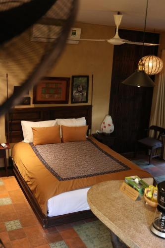Una cama o camas en una habitación de An Villa boutique resort