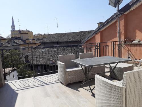 a patio with a table and chairs on a balcony at Eulalia's House in Modena