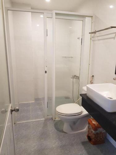 Koupelna v ubytování Guest House Phú Tân
