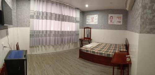 Postel nebo postele na pokoji v ubytování Guest House Phú Tân