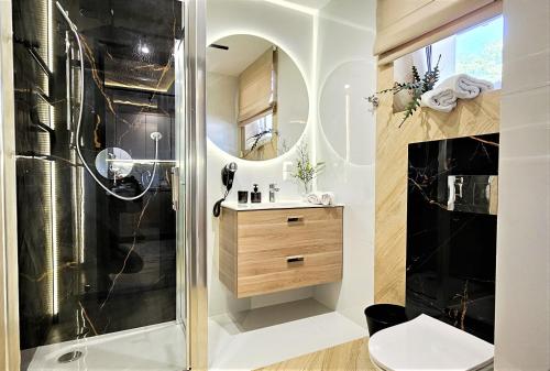 Un baño de VIP APARTAMENTY Chałubińskiego APART