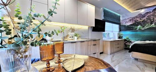 Una cocina o zona de cocina en VIP APARTAMENTY Chałubińskiego APART