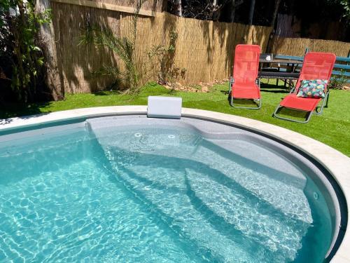 Calme et Intimité proche Avignon Piscine options au choix privée ou partagée de juin à octobre