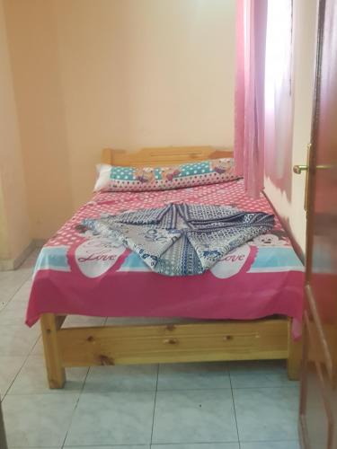 Postel nebo postele na pokoji v ubytování شارع اسكندرية