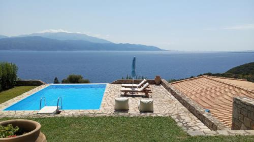 Výhled na bazén z ubytování PRINCESS OF BLUE EAGLES RETREAT nebo okolí
