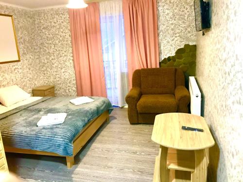 Ένα ή περισσότερα κρεβάτια σε δωμάτιο στο Good House Yaremche