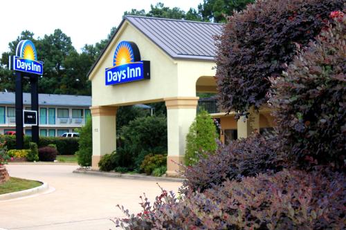 a sign for a parking lot in front of a hotel at Days Inn by Wyndham Longview South in Longview