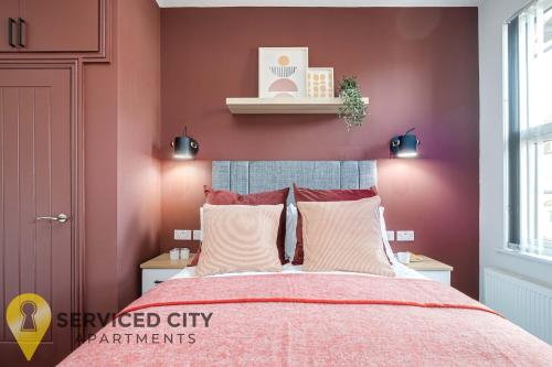 a bedroom with a pink wall and a bed at SCA - Entertaining Studio - CR6 in Birmingham