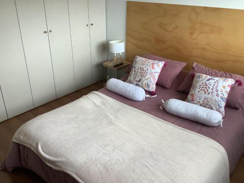 Кровать или кровати в номере Departamento en condominio de villarrica