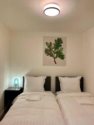 two beds sitting next to each other in a bedroom at Veluwse Wolf: natuurlijk genieten! in Otterlo