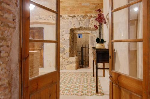 an entrance door to a room with a stone wall at Casa bascara in Báscara