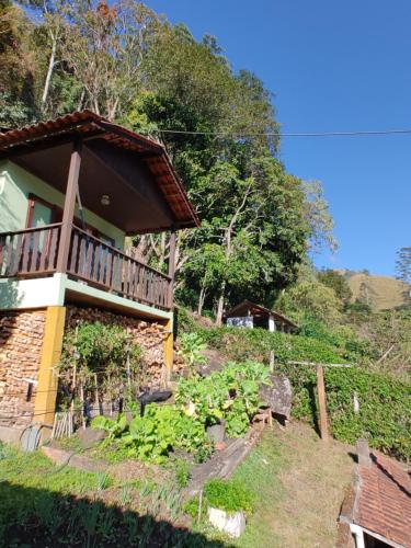 a house on a hill with a balcony at Pousada Solar das Flores Maringá RJ Visconde de Mauá in Visconde De Maua