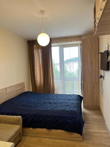 Ένα ή περισσότερα κρεβάτια σε δωμάτιο στο Bakuriani Apartment