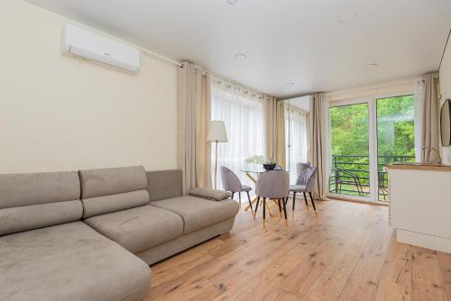 Χώρος καθιστικού στο Seaside apartments 2