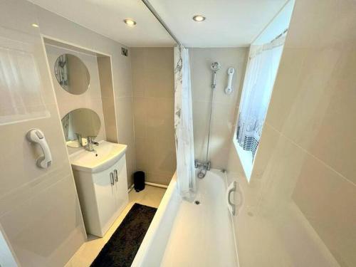 a bathroom with a shower and a toilet and a sink at Spacious 1-bedroom Flat in Sutton (South London) in Sutton
