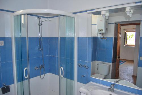 a bathroom with a shower and a toilet and a sink at Cortijo Los Maximos in Turón
