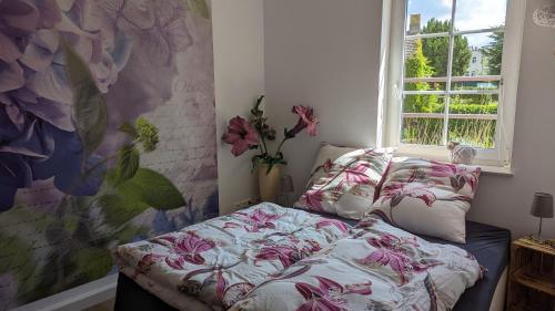 Postel nebo postele na pokoji v ubytování Ferienwohnung Kaminfeuer
