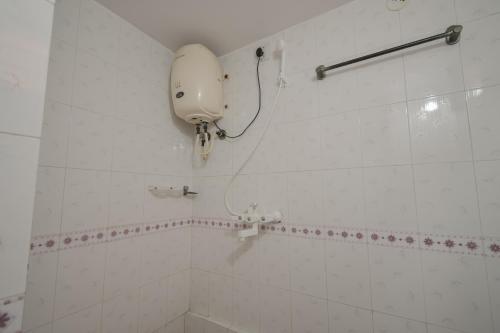 Ένα μπάνιο στο HomeSlice Nazaara, HomeStay in BTM