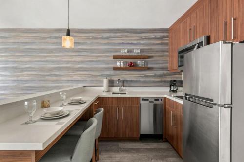Una cocina o zona de cocina en Residence Inn by Marriott Laval