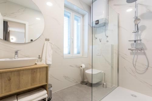 Koupelna v ubytování Top Floor Luxury Rooms